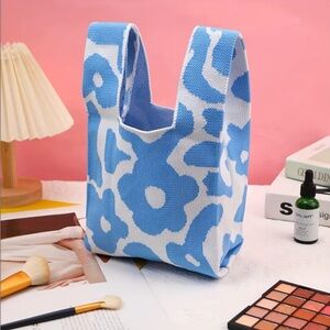 Stylish‎ Floral Knit Style Korean Style Fashionable Design Wrist Bag Blue White